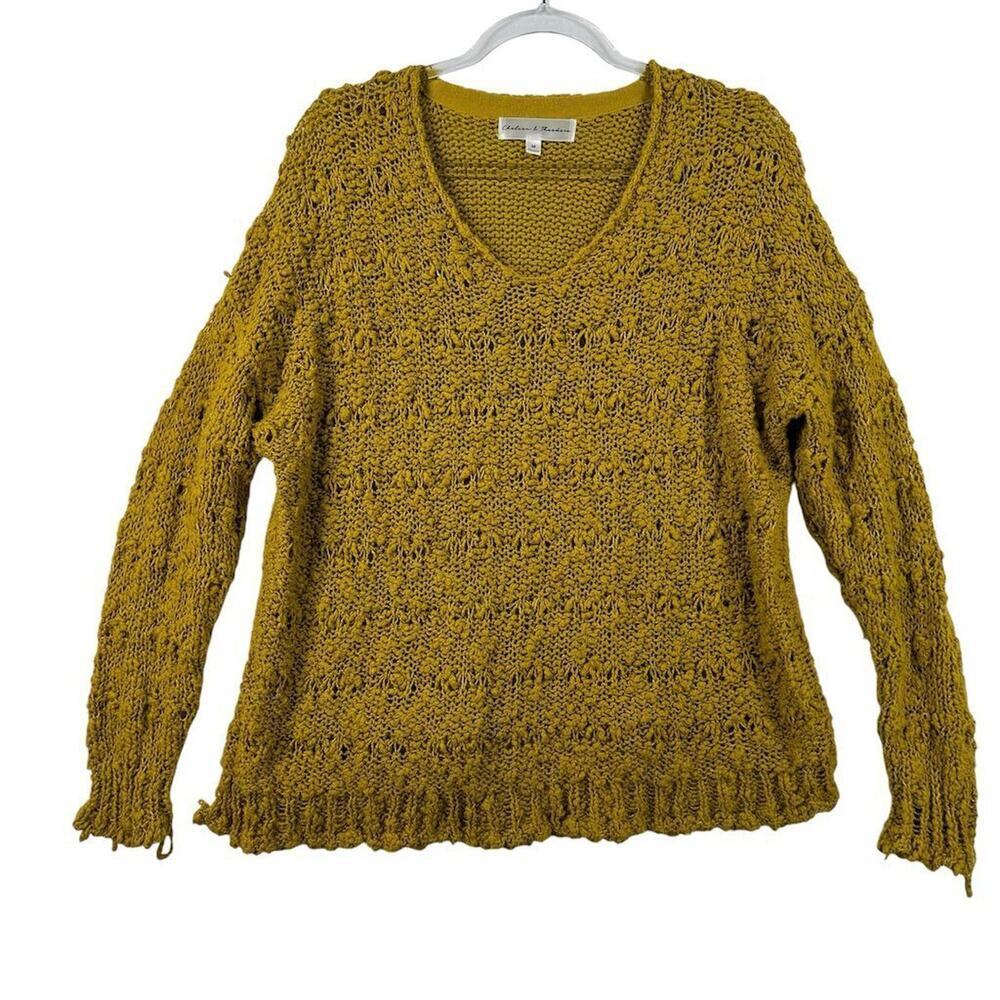 Chelsea & Theodore Women's Gold Open Knit V-Neck‎ Sweater Size M